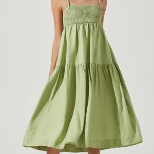 ASTR THE LABEL Green Midi Dress